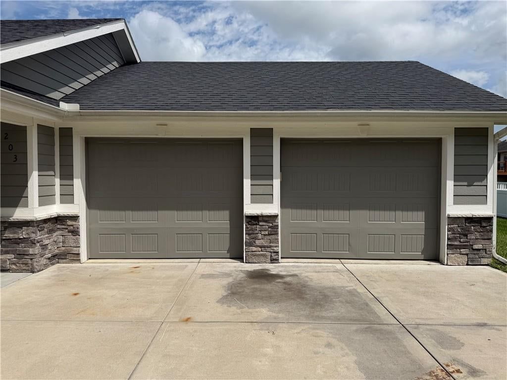 Photo 5 of 30 - 203 Valley Street, Lathrop, MO 64465