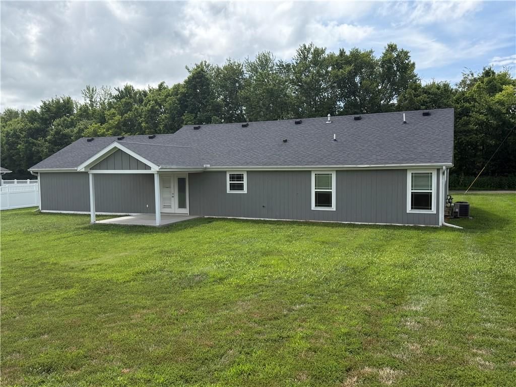 Photo 6 of 30 - 203 Valley Street, Lathrop, MO 64465