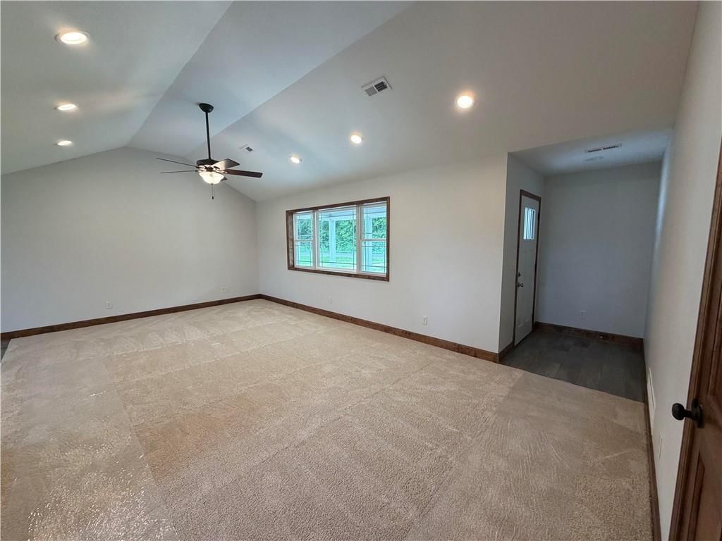 Photo 8 of 30 - 203 Valley Street, Lathrop, MO 64465