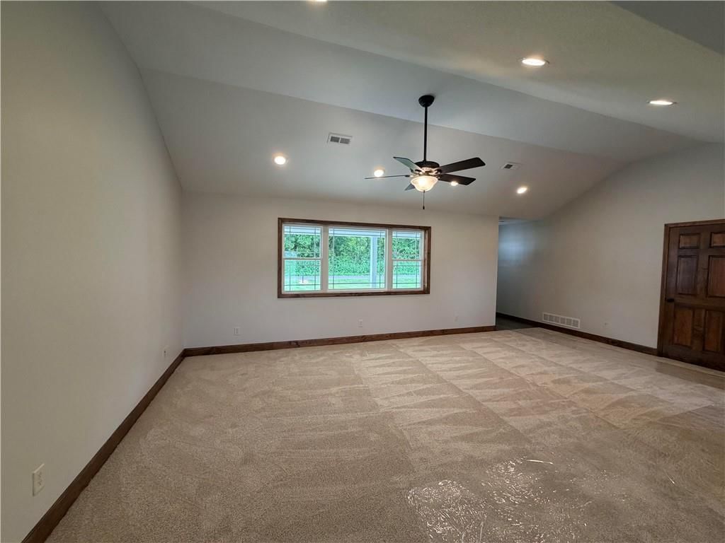 Photo 10 of 30 - 203 Valley Street, Lathrop, MO 64465