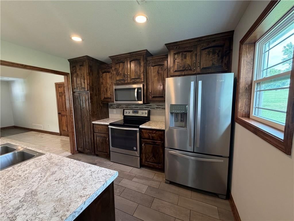 Photo 11 of 30 - 203 Valley Street, Lathrop, MO 64465