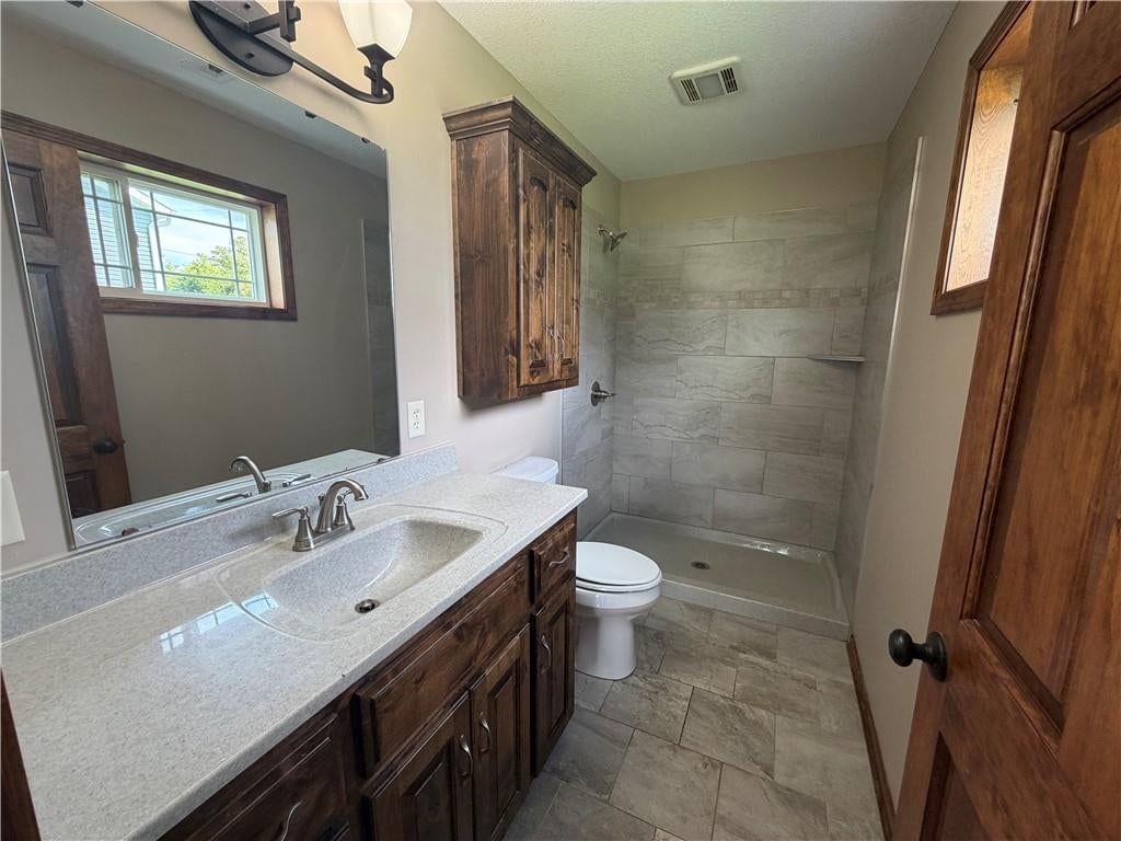 Photo 19 of 30 - 203 Valley Street, Lathrop, MO 64465