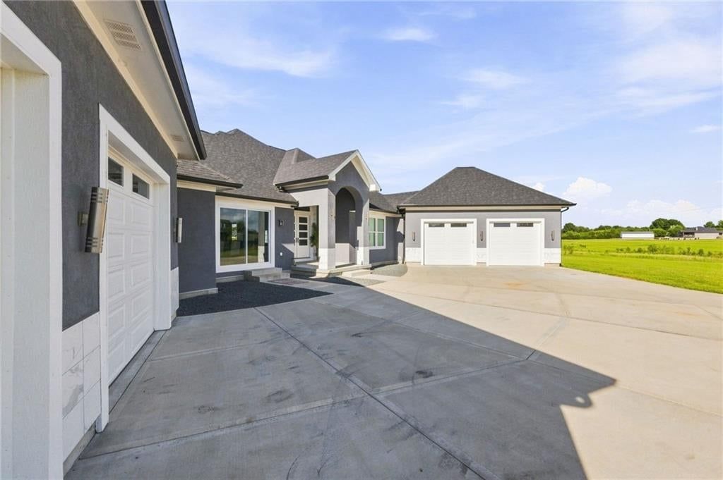 Photo 9 of 85 - 12006 E 195th Street, Raymore, MO 64083