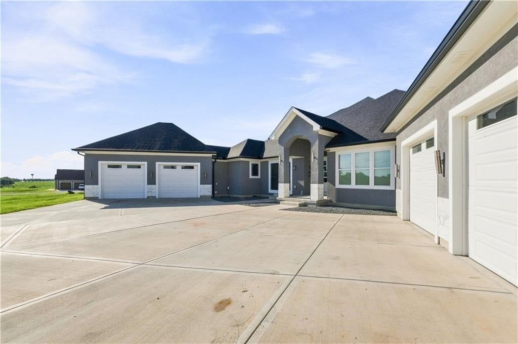Photo 11 of 85 - 12006 E 195th Street, Raymore, MO 64083