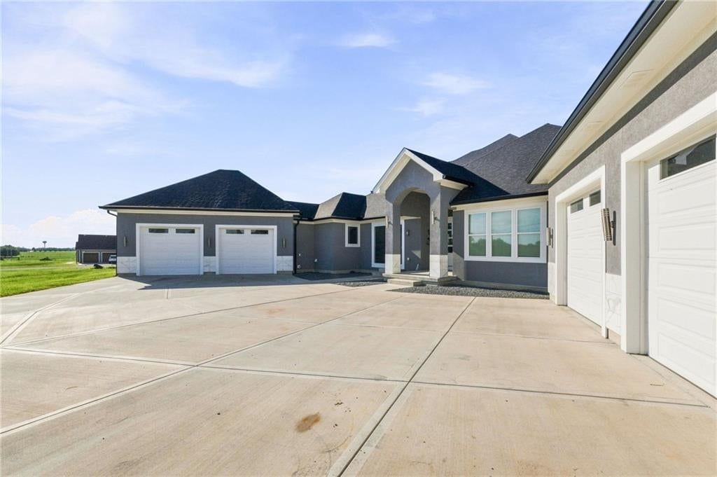 Photo 12 of 85 - 12006 E 195th Street, Raymore, MO 64083
