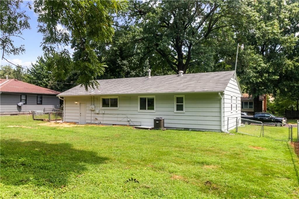 110 Manor Drive — photo 17