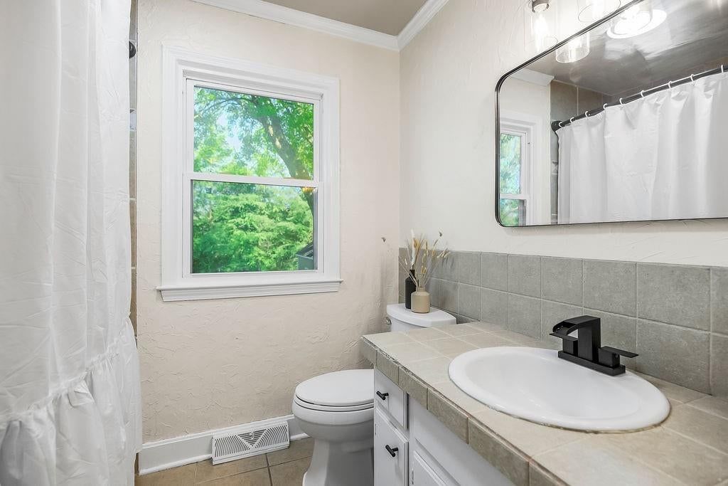 13303 Donnelly Avenue — photo 16