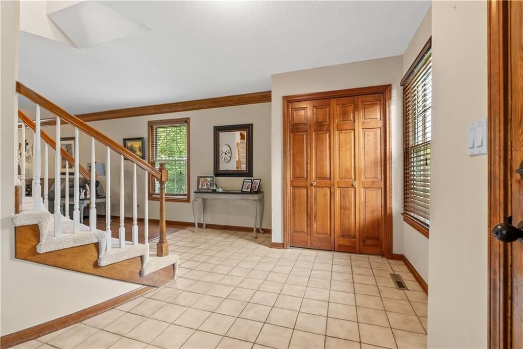 Photo 4 of 45 - 3907 73rd Street, Kansas City, MO 64151