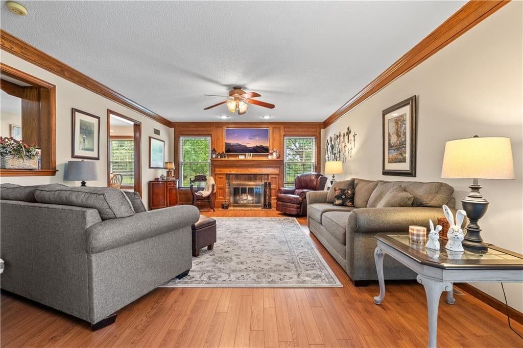 Photo 6 of 45 - 3907 73rd Street, Kansas City, MO 64151