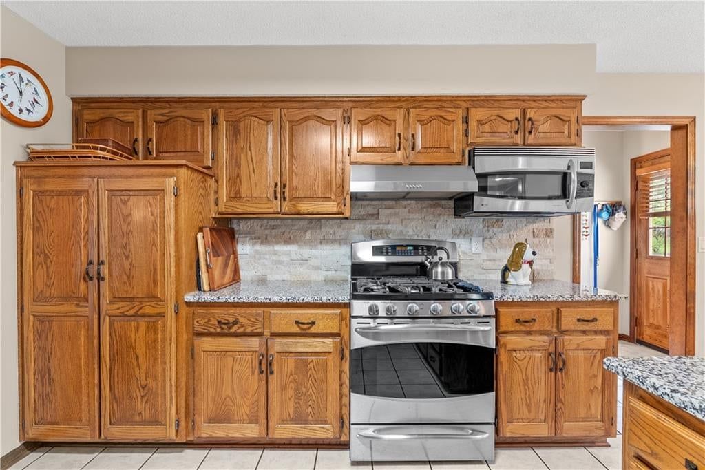 Photo 14 of 45 - 3907 73rd Street, Kansas City, MO 64151