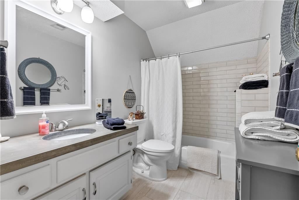 Photo 32 of 45 - 3907 73rd Street, Kansas City, MO 64151