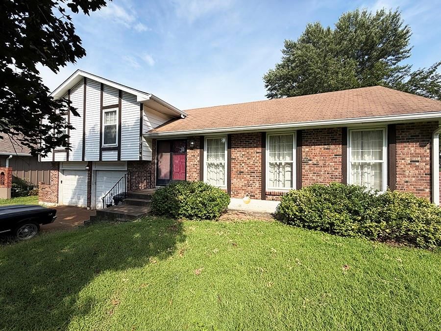 1012 SW 16th Street, Blue Springs, MO: listing photo 2