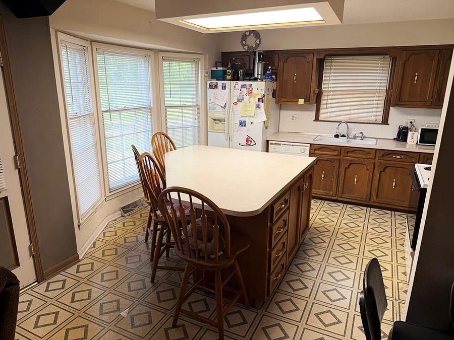 Photo 10 of 99, 1012 SW 16th Street, Blue Springs, MO 64015