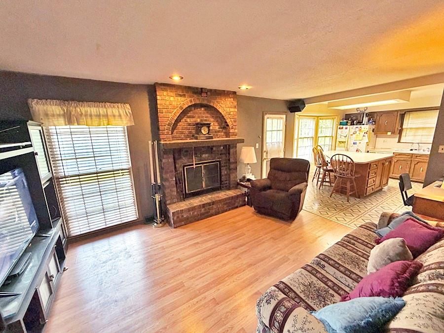 Photo 12 of 99, 1012 SW 16th Street, Blue Springs, MO 64015