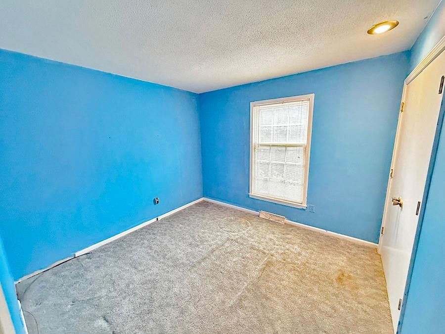 Photo 15 of 99 - 1012 SW 16th Street, Blue Springs, MO 64015