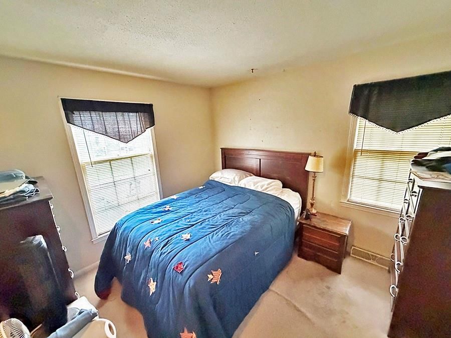 Photo 18 of 99, 1012 SW 16th Street, Blue Springs, MO 64015