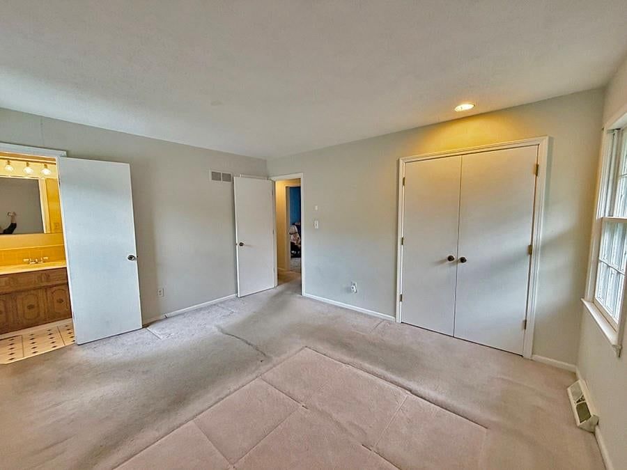 Photo 21 of 99, 1012 SW 16th Street, Blue Springs, MO 64015