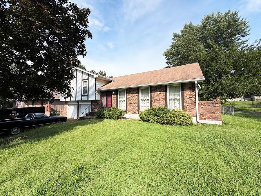 Photo 43 of 99 - 1012 SW 16th Street, Blue Springs, MO 64015