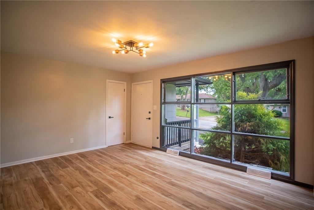 6122 Longwood Avenue — photo 5