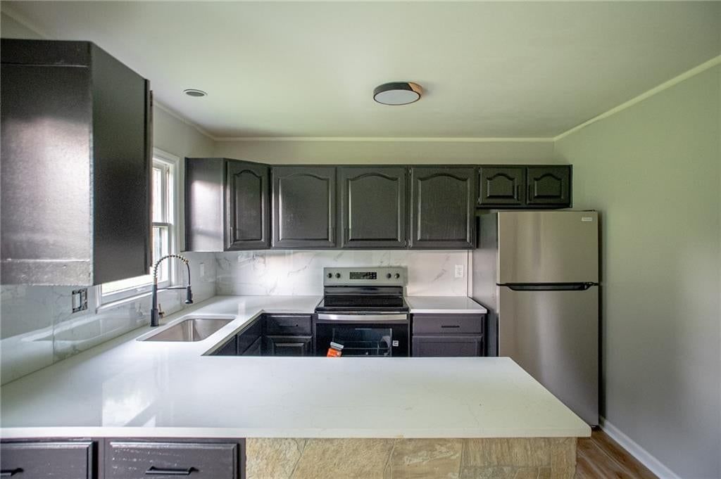 6122 Longwood Avenue — photo 8