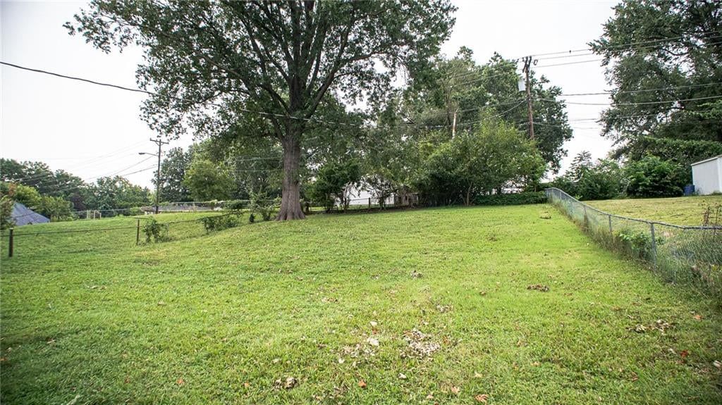 6122 Longwood Avenue — photo 19