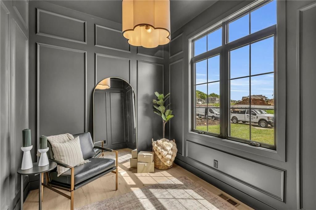 Photo 12 of 46 - 18400 Floyd Street, Overland Park, KS 66085