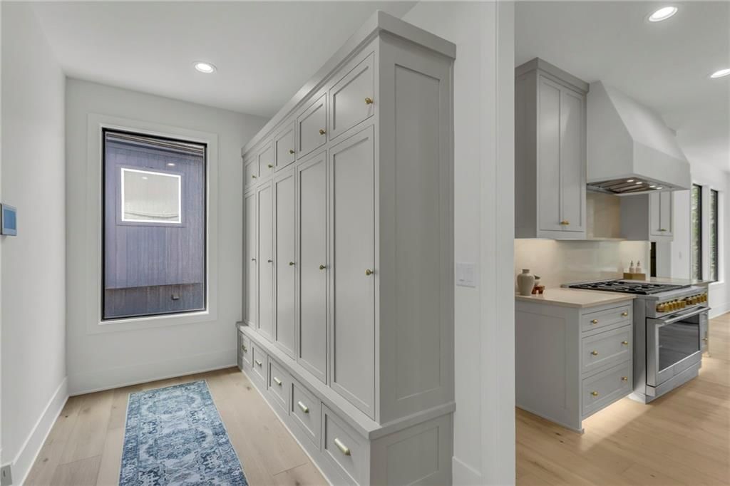Photo 14 of 46 - 18400 Floyd Street, Overland Park, KS 66085