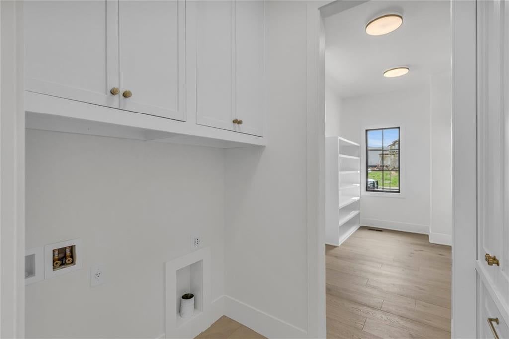 Photo 28 of 46 - 18400 Floyd Street, Overland Park, KS 66085