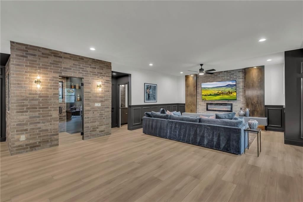Photo 43 of 46 - 18400 Floyd Street, Overland Park, KS 66085