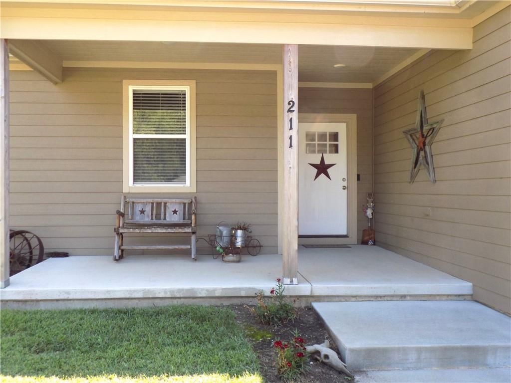 211 Hillside Drive — photo 2