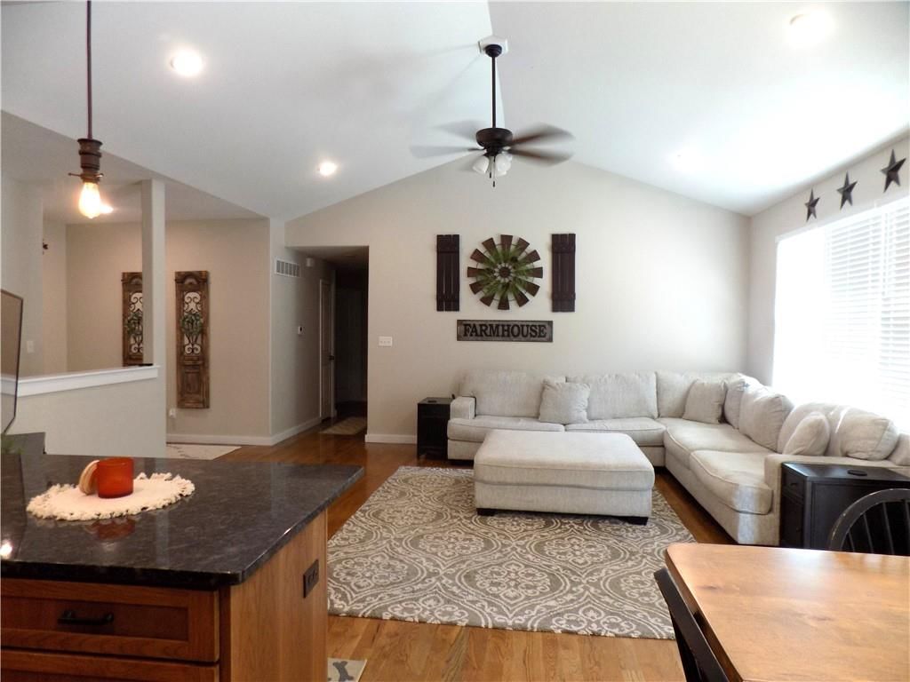 211 Hillside Drive — photo 4