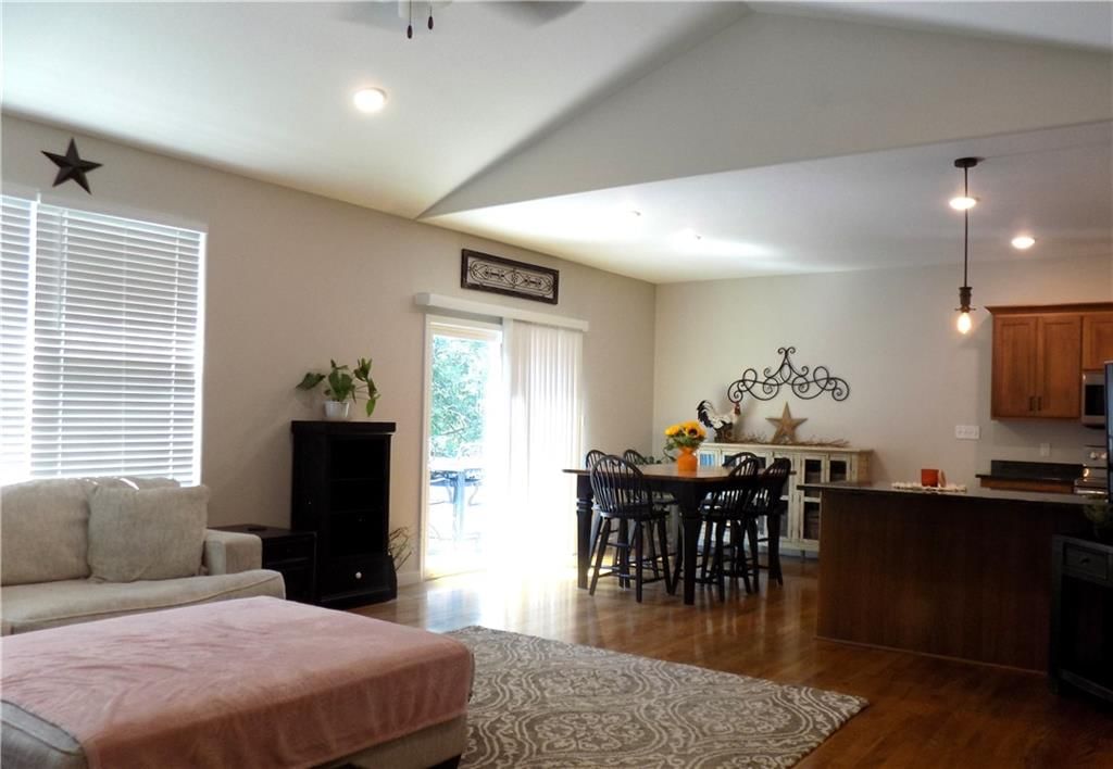 211 Hillside Drive — photo 6
