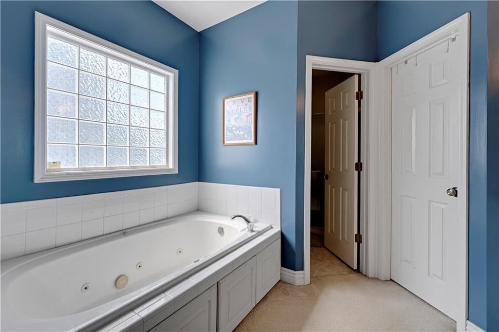 Photo 16 of 30 - 826 Trailway Drive, Raymore, MO 64083