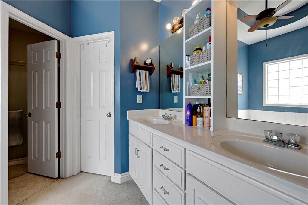 Photo 17 of 30 - 826 Trailway Drive, Raymore, MO 64083