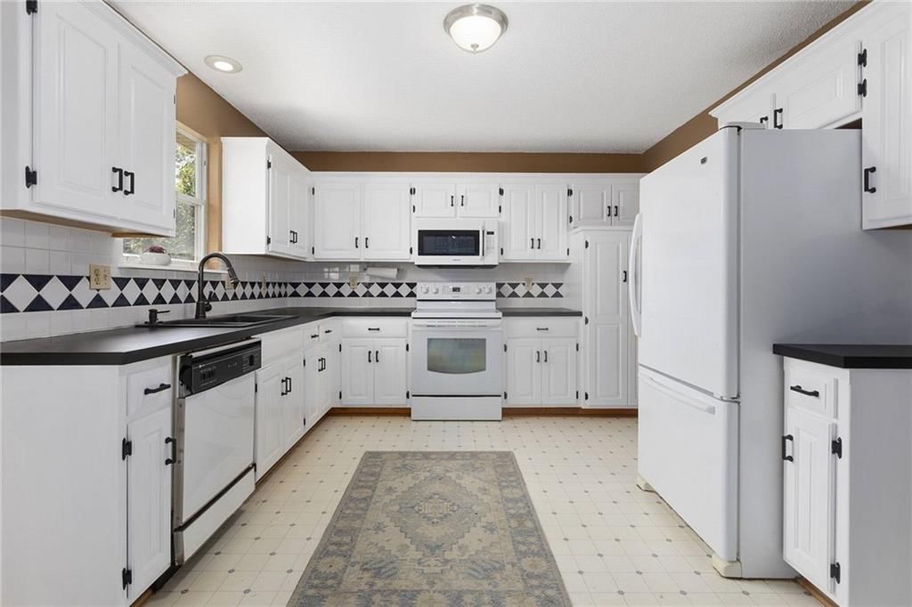 9013 W 48th Terrace — photo 5