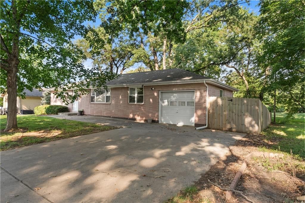 102 Highland Drive — photo 2