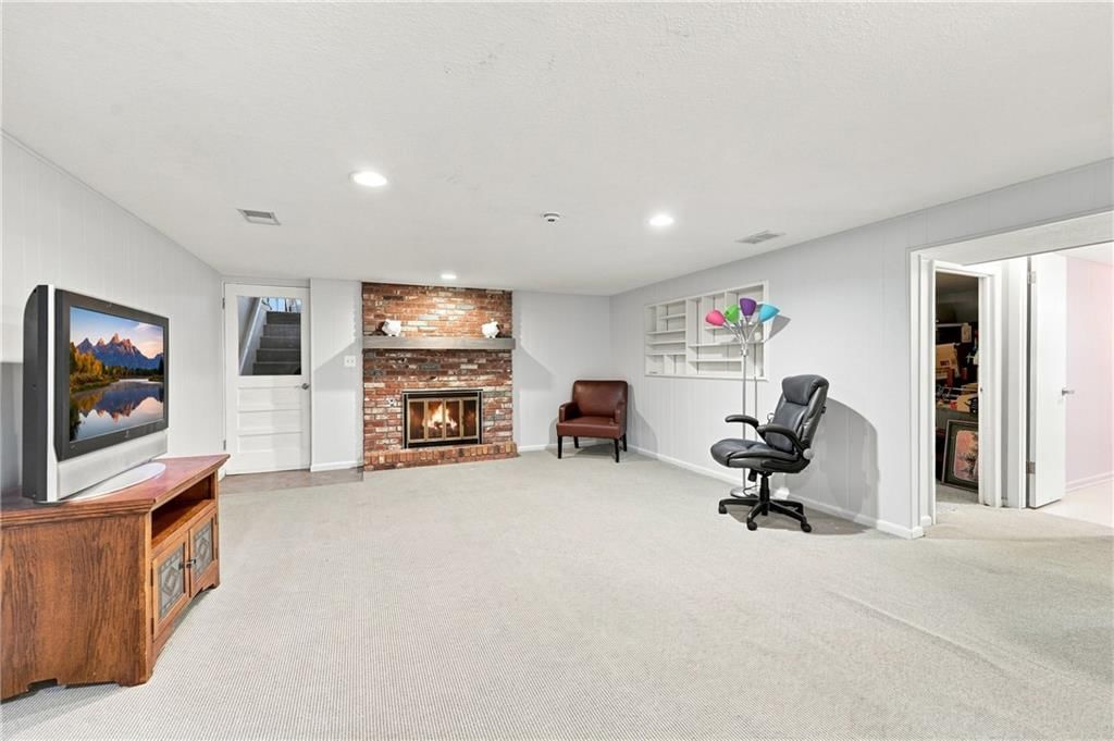 5207 Spring Avenue — photo 20