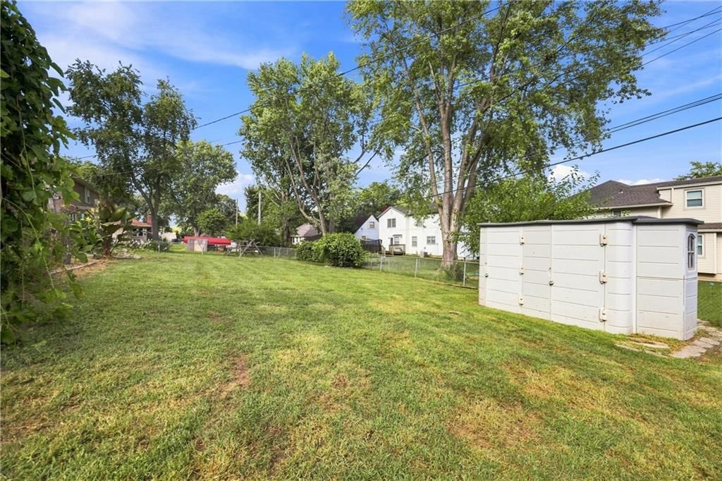5207 Spring Avenue — photo 32