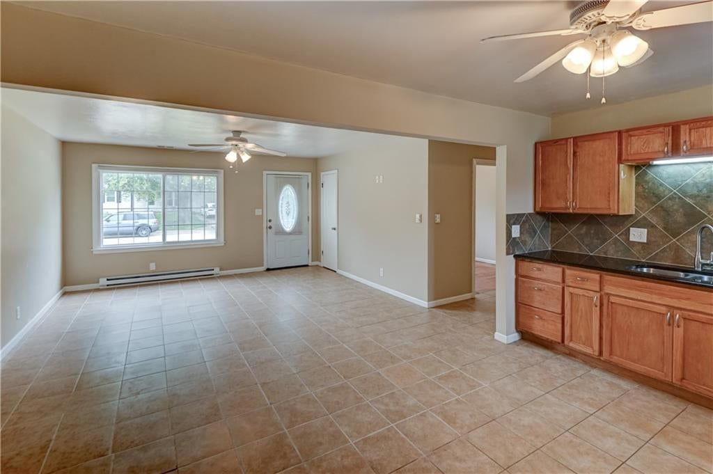 Photo 8 of 52 - 218 SW Opal Drive, Lee's Summit, MO 64081