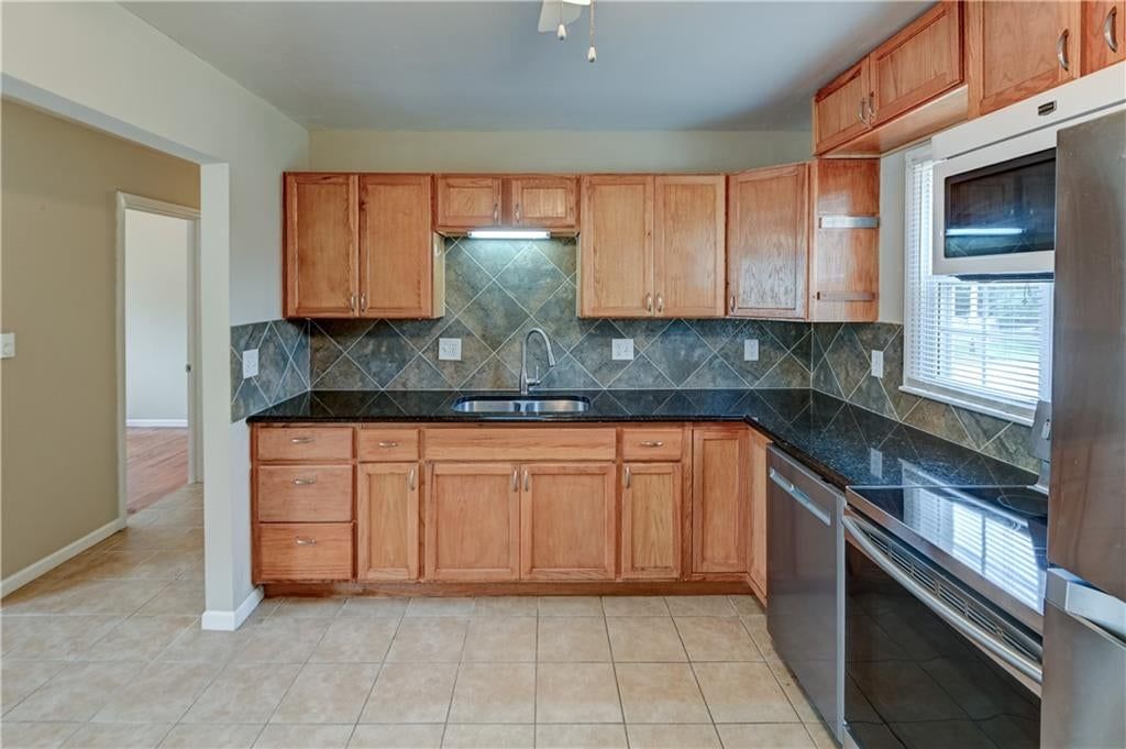 Photo 11 of 52, 218 SW Opal Drive, Lee's Summit, MO 64081
