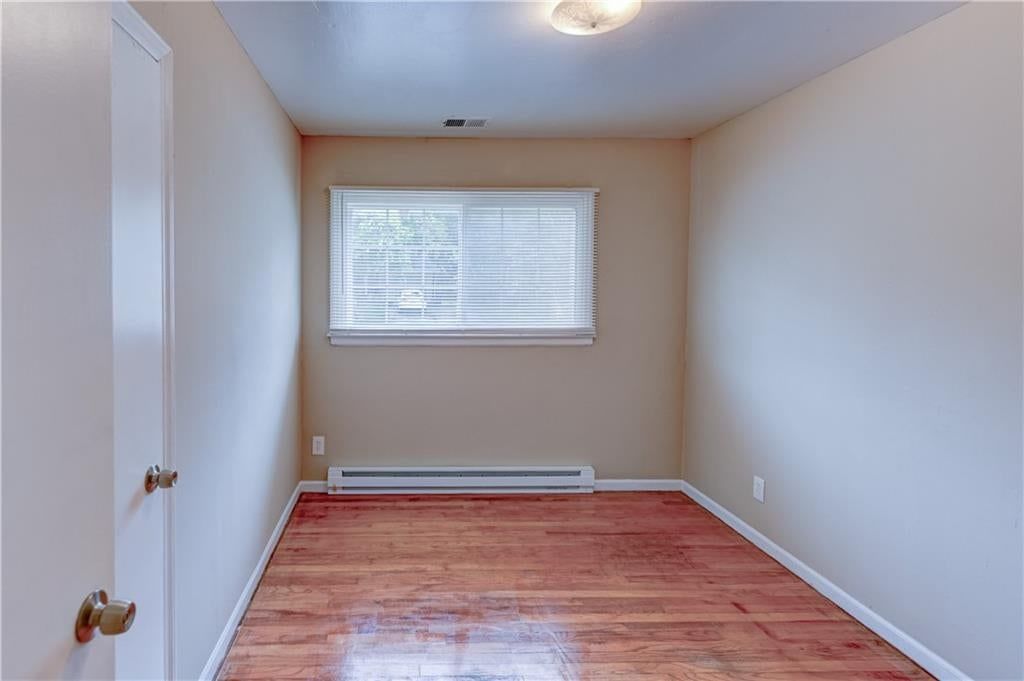 Photo 14 of 52 - 218 SW Opal Drive, Lee's Summit, MO 64081