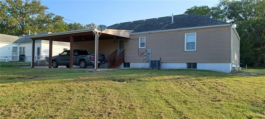 Photo 40 of 52 - 218 SW Opal Drive, Lee's Summit, MO 64081