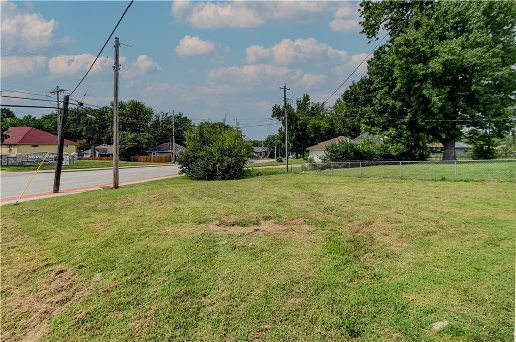 Photo 44 of 52 - 218 SW Opal Drive, Lee's Summit, MO 64081