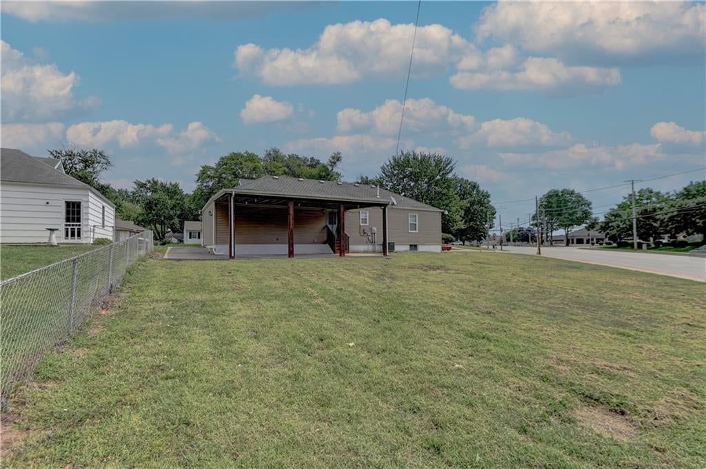 Photo 48 of 52 - 218 SW Opal Drive, Lee's Summit, MO 64081
