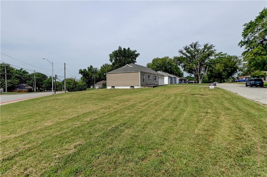 Photo 50 of 52 - 218 SW Opal Drive, Lee's Summit, MO 64081