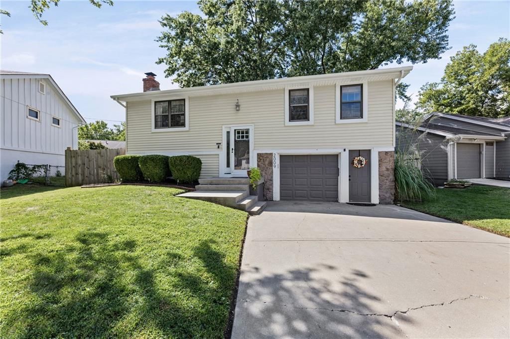 2009 E Arrowhead Drive, Olathe, KS: listing photo 3