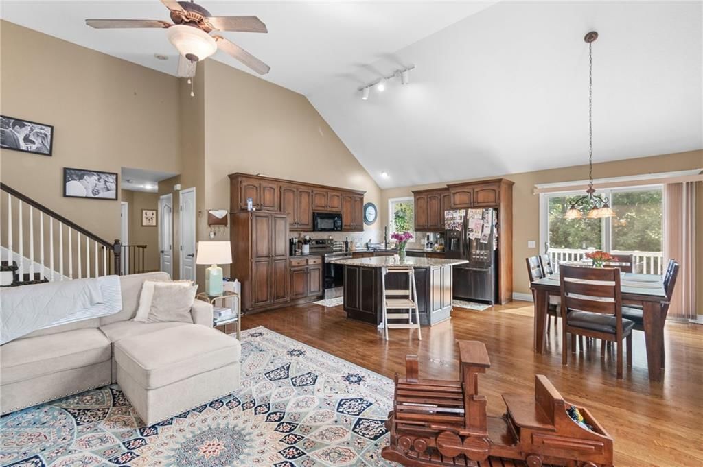 405 SW Gentry Lane — photo 5