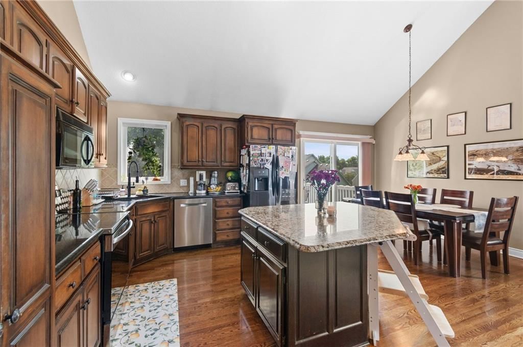 405 SW Gentry Lane — photo 8