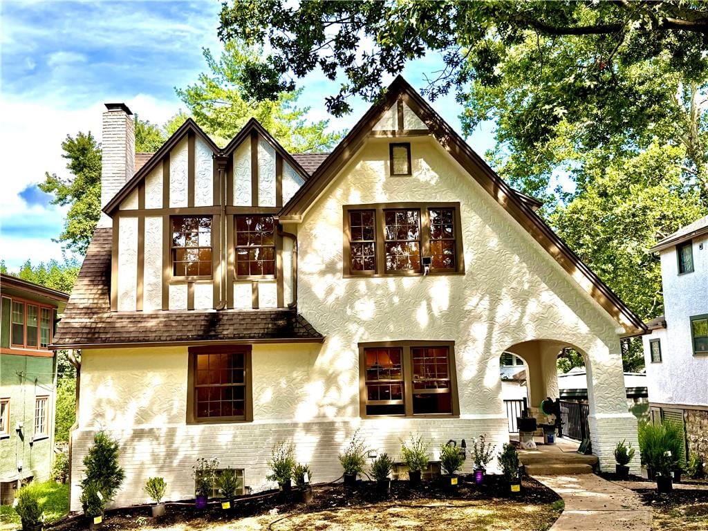 5605 Kenwood Avenue — photo 1