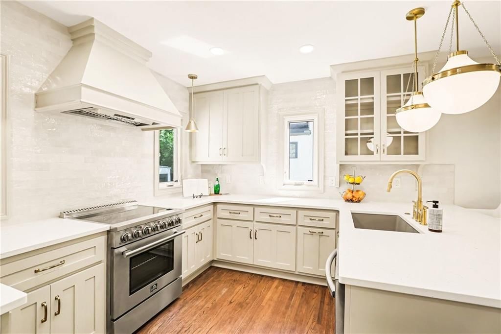 5605 Kenwood Avenue — photo 17
